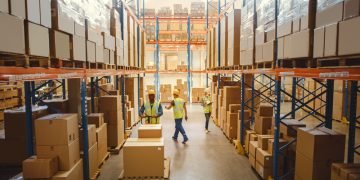 Job Cuts in Logistics: Declining Freight Volumes Force Layoffs in Industry.