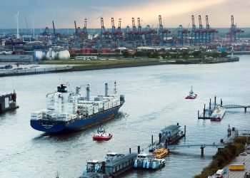 Ship Carrying Diesel and Potassium Chloride Sinks in Hamburg’s Elbe River