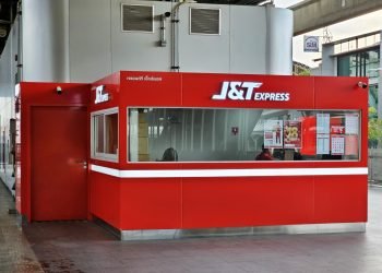 The Asian logistics group J&T records its first profit in China, making up the majority of its revenue despite aggressive price competition.