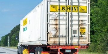JB Hunt Stock Dips After Earnings Fall Short Due to Soft Demand in Logistics Sector