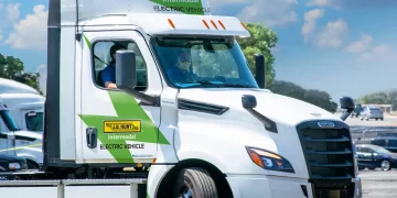 Trucker Shortage Persists: JBHunt Offers Signing Bonuses and Incentives to Attract New Drivers