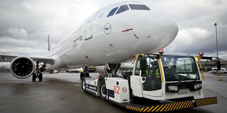 Lufthansa Cargo Champions Sustainability with New Electric Ground Handling Equipment