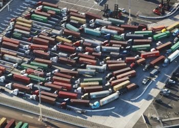 Dockworkers in Los Angeles Threaten Strike Action