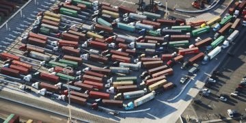 Dockworkers in Los Angeles Threaten Strike Action