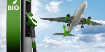 Major Airlines Pivot to Green Fuel Amid Rising Regulatory Pressure