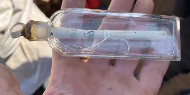200-Year-Old Message in a Bottle Unearthed During French Archaeological Dig