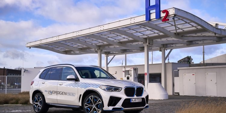 BMW to Transition Logistics Fleet to Hydrogen by 203