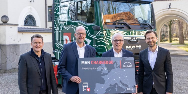 MAN eTGX Semitrailer Debuts with Duvenbeck