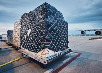 E-Commerce Boosts Air Freight Demand Amid Route Disparities