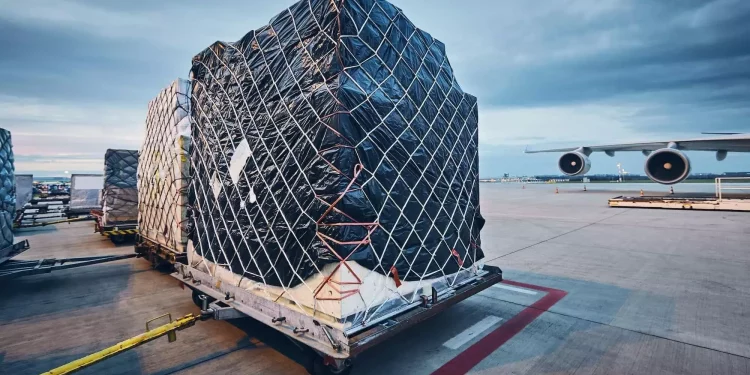 E-Commerce Boosts Air Freight Demand Amid Route Disparities