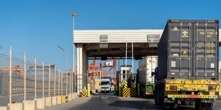 East-West Gate Champions Innovation in Logistics and Education