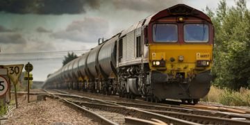Adif and Exolum Collaborate to Develop Rail Logistics Network for Sustainable Fuel Transport