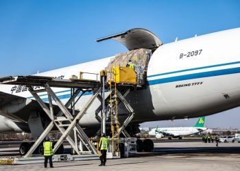 Decline in China-US Air Cargo Amid E-commerce Flight Cancellations