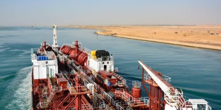 Enhancing Supply Chain Resilience: Navigating Maritime Chokepoints in Global Trade