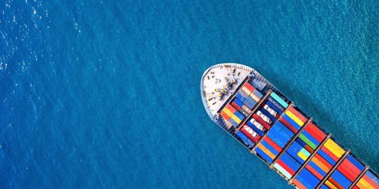 Sharp Decline in Trans-Pacific Shipping Rates Raises Global Concerns