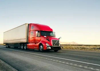 Market Slowdown: February Class 8 Truck Orders Drop Sharply Amid Industry Uncertainty