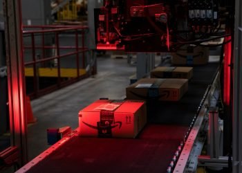 Amazon Unveils $15 Billion U.S. Warehouse Expansion to Reinforce Delivery Backbone
