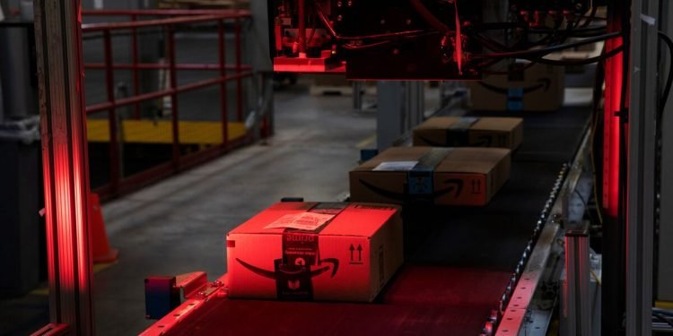 Amazon Unveils $15 Billion U.S. Warehouse Expansion to Reinforce Delivery Backbone
