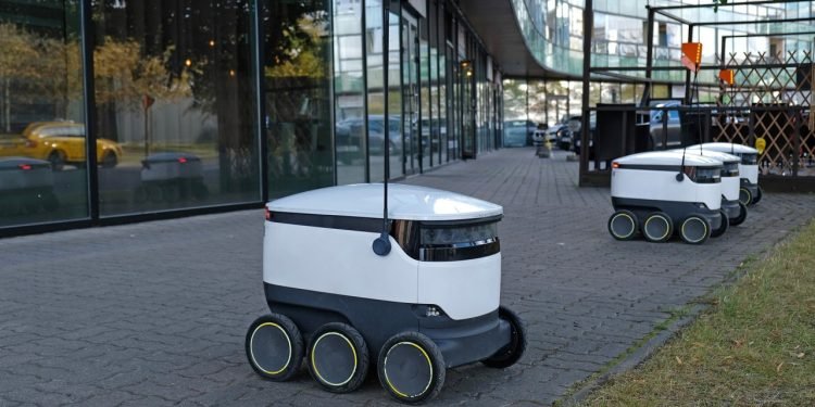 Robotic Delivery Revolution: How Autonomous Couriers Are Reshaping Urban Logistics