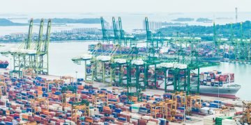 Global Maritime Trade Faces Twin Crisis: Port Congestion and Trade Tensions