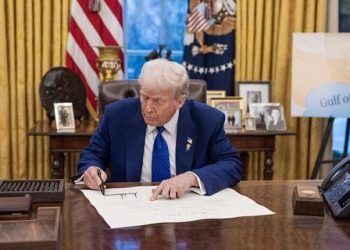 Tariff Tensions Trigger Automotive Gridlock at U.S. Ports: Supply Chains Brace for Prolonged Disruption”