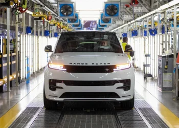 JLR Halts U.S. Vehicle Shipments as Trump Tariffs Shake Automotive Trade Flows