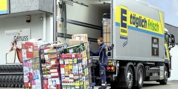 FMCG Logistics Set for $167B Boom by 2032 as AI and E-commerce Redefine the Global Supply Chain