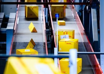 Threshold Shock: DHL’s $800 B2C Shipping Halt Exposes Fragility in Cross-Border E-Commerce