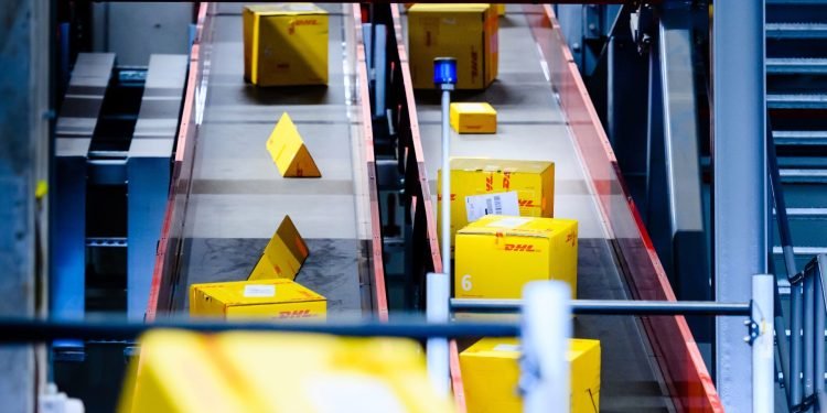 Threshold Shock: DHL’s $800 B2C Shipping Halt Exposes Fragility in Cross-Border E-Commerce