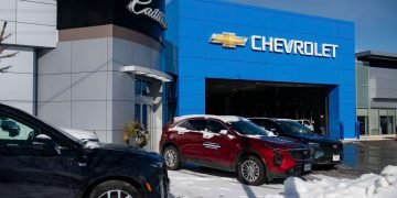 U.S. Auto Industry Braces for Tariff Shockwave as Earnings Season Kicks Off