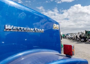 Daimler Truck Suspends Diesel Sales in Oregon Amid Dispute Over Clean Truck Credit Interpretation