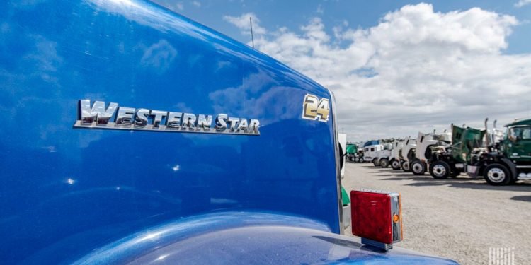 Daimler Truck Suspends Diesel Sales in Oregon Amid Dispute Over Clean Truck Credit Interpretation