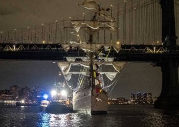 Tragedy on the East River: Mexican Naval Ship Strikes Brooklyn Bridge