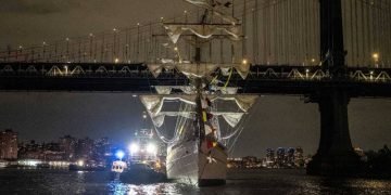 Tragedy on the East River: Mexican Naval Ship Strikes Brooklyn Bridge