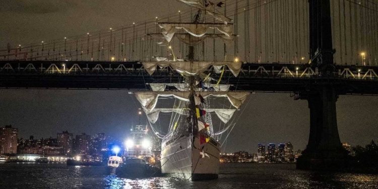 Tragedy on the East River: Mexican Naval Ship Strikes Brooklyn Bridge