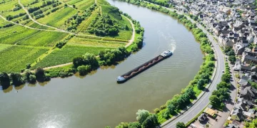 Moselle Lock Breakdown Halts River Freight, Sparking Supply Chain Disruptions Across Western Europe