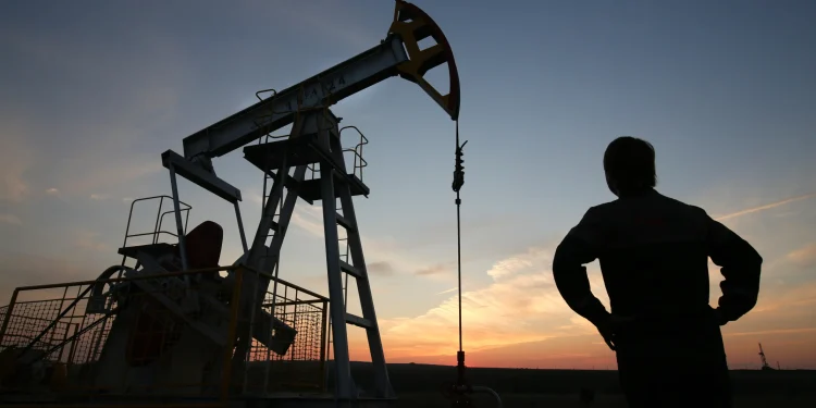 Russia’s July Oil & Gas Revenues Set to Plunge Amid Softer Prices