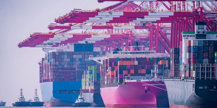 Global Shipping Lines Prepare for Disruptions as Typhoon Nears South China Ports