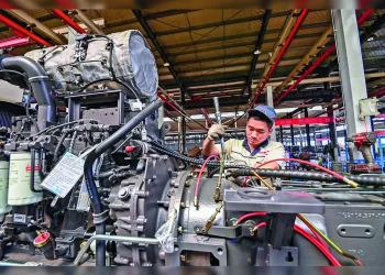 China Prepares Industrial Cuts to Counter Deflation Pressures