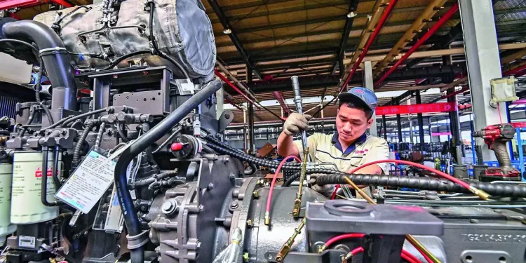 China Prepares Industrial Cuts to Counter Deflation Pressures
