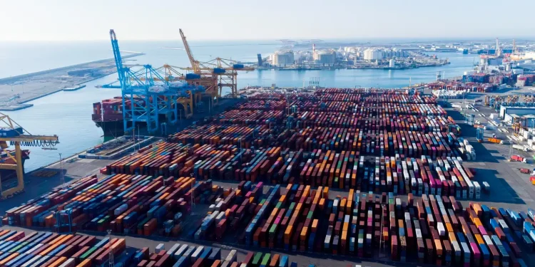 Tighter Credit Leaves Freight Forwarders Scrambling to Stay Afloat