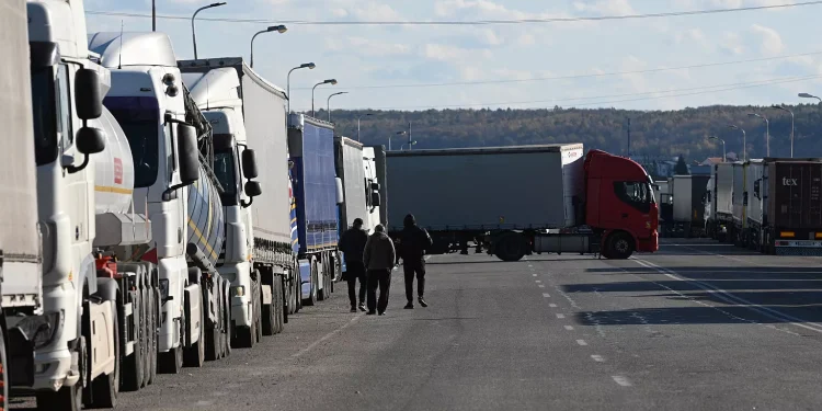 Truck Queues Build at Eastern Border as Harvest Moves Out