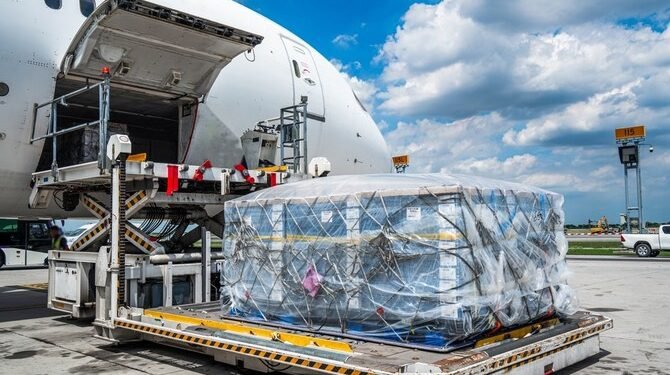 Late-Night Cargo Runs Keep Gulf Exports on Schedule