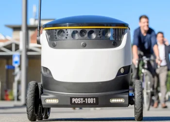 Swiss Delivery Robots Tested in Japan as Courier Shortages Deepen