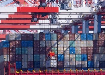 Freight Rate Slump Deepens on Asia–U.S. Routes as Tariff Fears Grow