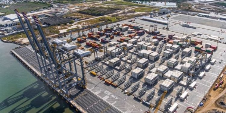 DP World Reports 20% Revenue Jump in First Half of 2025