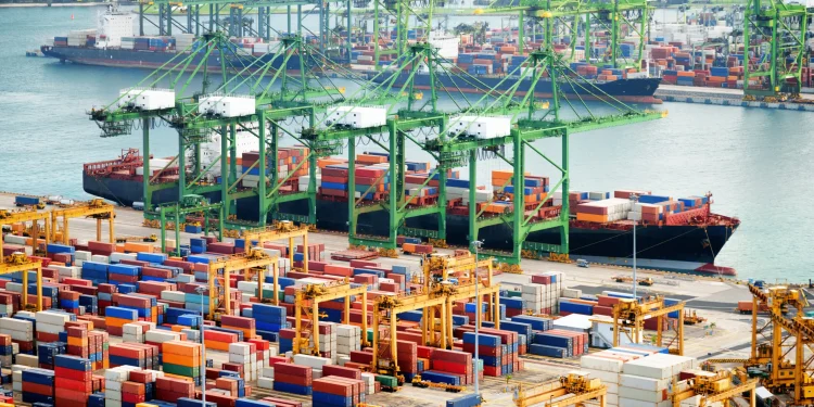 U.S. Ports Seek Independence as Lawmakers Push for American-Made Cranes