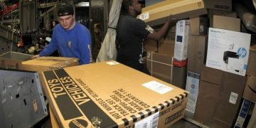 Parcel Surge After Holiday Weekend Overloads U.S. Hubs