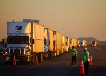 Truck Delays Mount on U.S.–Mexico Border as Volumes Surge Ahead of Holidays