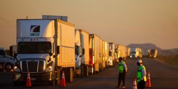 Truck Delays Mount on U.S.–Mexico Border as Volumes Surge Ahead of Holidays